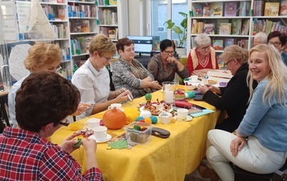 Zdjęcie do BIBLIOTECZNE SPOTKANIE Z SZYDEŁKIEM "JESIENNY LIŚĆ"- 25.10.2022r.